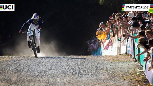 Loic Bruni Campione del Mondo Downhill (foto uci.ch Cerveny)