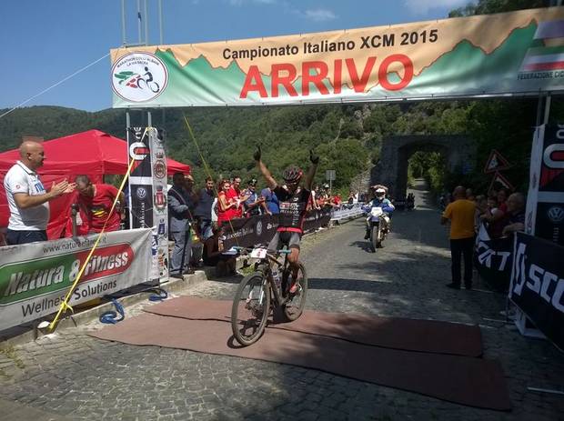 Marathon Colli Albani La Via Sacra 2015 arrivo Samuele Porro (foto organizzazione)