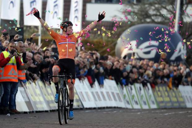 Mathieu Van der Poel campione europeo di ciclocross (foto bettini cyclingnews) (1)