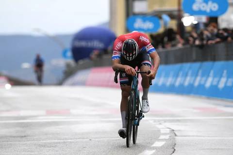 Mathieu Van der Poel trionfa a Castelfidardo (foto cyclingnews)