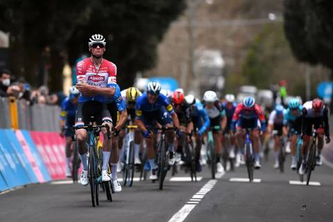 Mathieu Van der Poel vince tappa 3 della Tirreno Adriatico (foto cyclingnews)