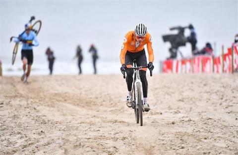 Mathieu van der Poel Campione del Mondo Ciclocross a Ostenda (foto federciclismo)