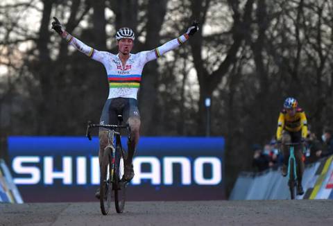 Mathieu van der Poel vince il ciclocross di Namur