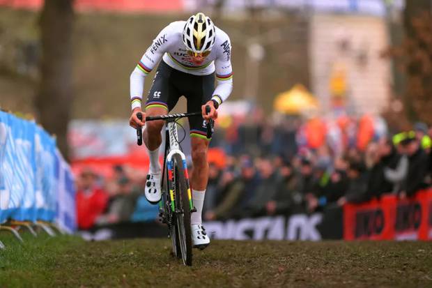 Mathieu van der Poel vince lo Scheldecross (foto cyclingnews)