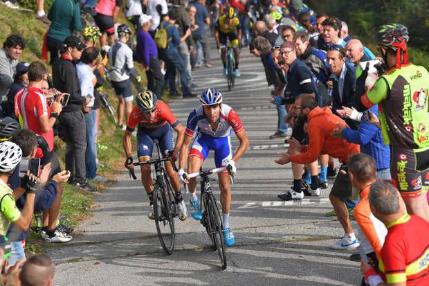 Nibali e Pinot sul muro di Sormano (foto cyclingnews)