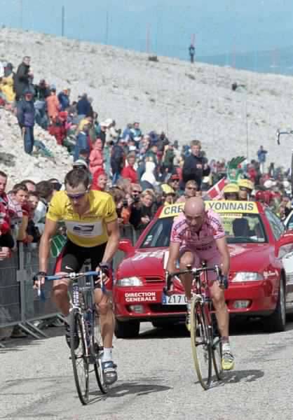 Pantani e Armstrong sul Mont Ventoux al Tour 2000 (foto fuoricomeva)