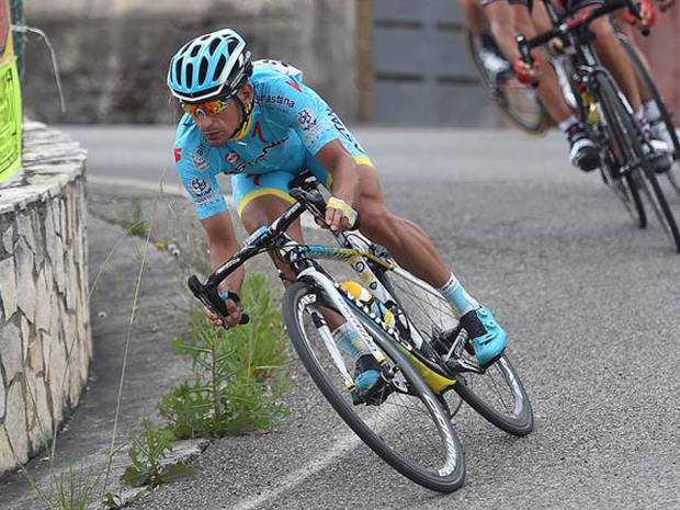 Paolo Tiralongo vince la tappa da Benevento a San Giorgio del Sannio al Giro d'Italia (foto cyclingnews)