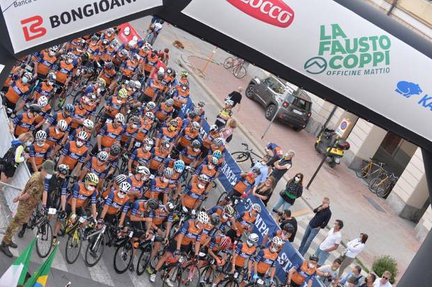 Partenza 2021 La Fausto Coppi Officine Mattio (foto FOTOSTUDIO 5)