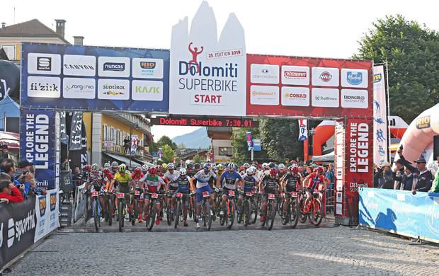 Partenza Südtirol Dolomiti Superbike (foto newspower)
