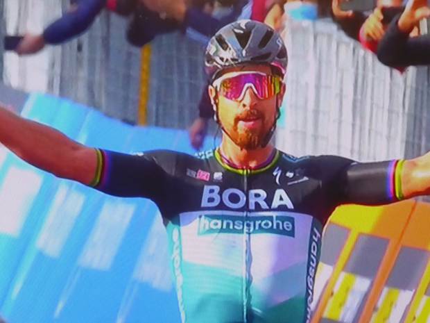 Peter Sagan vince la tappa di Tortoreto al Giro d'Italia (1)