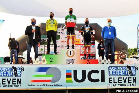 Podio campionato italiano Marathon Capoliveri Legend (foto federciclismo)