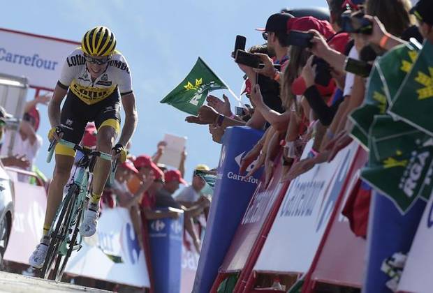Robert Gesink vince la tappa dell'Aubisque alla Vuelta (foto cyclingnews)