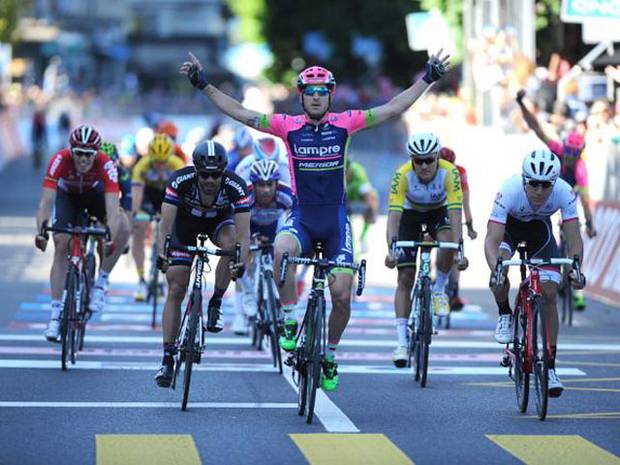 Sacha Modolo vince la tappa di Lugano al Giro d'Italia (foto Sirotti Cyclingnews)