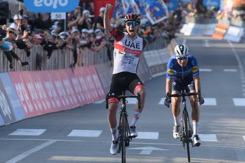 Tadej Pogacar vince il Lombardia su Fausto Masnada (foto fb Il Lombardia)
