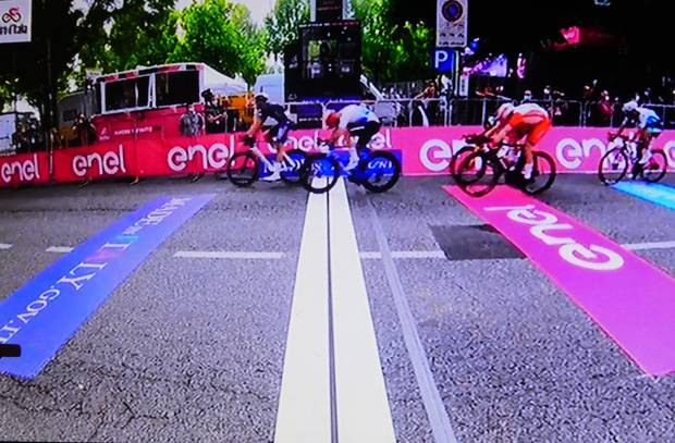 Tim Merlier vince tappa Novara al Giro d'Italia (2)
