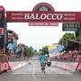 L'arrivo di Tiralongo (foto tw Giro d'Italia)