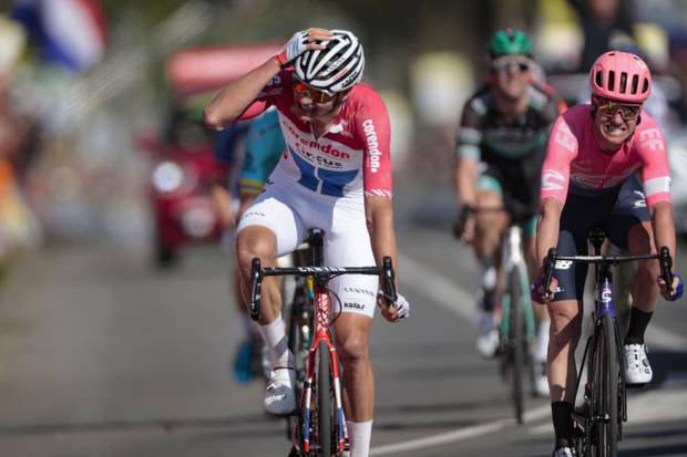 Van der Poel incredulo della vittoria all'Amstel Gold Race (foto bettini cyclingnews)