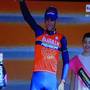 Vincenzo Nibali alla premiazione della tappa Rovetta Bormio (foto cyclingnews)
