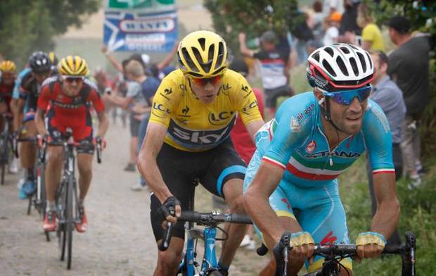 Vincenzo Nibali e Chris Froome sul pave (foto bettini cyclingnews)