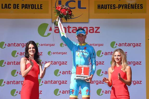 Vincenzo Nibali premiato per la combattività (foto cyclingnews)