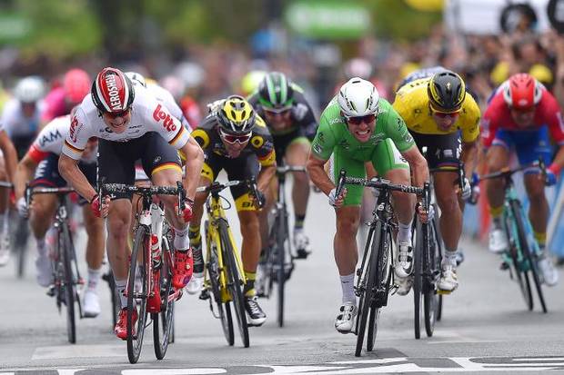 Volata di Cavendish nella terza tappa Tour de France (foto cyclingnews)