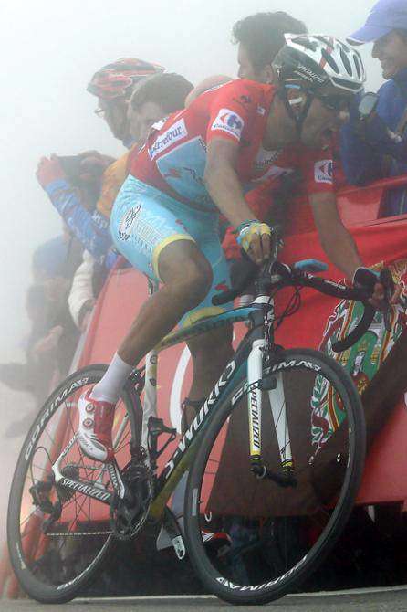 Fabio Aru all'arrivo di Fuente del Chivo (foto cyclingnews)