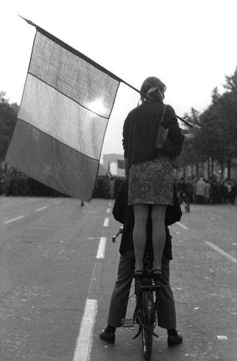 Henri Cartier-Bresson / Champs-Elysées / Magnum Photos / 1968