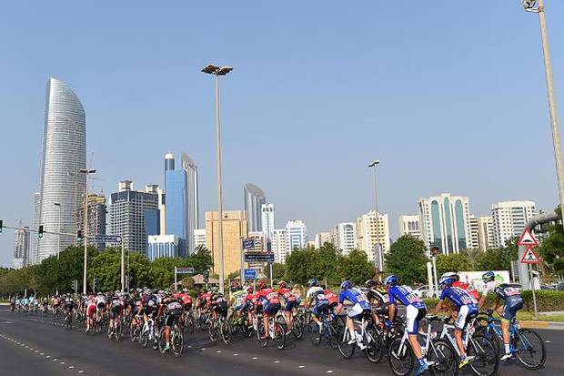 Un passaggio dell'Abu Dhabi Tour (foto cyclingnews)